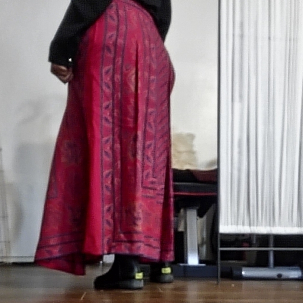 RED LONG SKIRT M/L - Picture 9 of 17